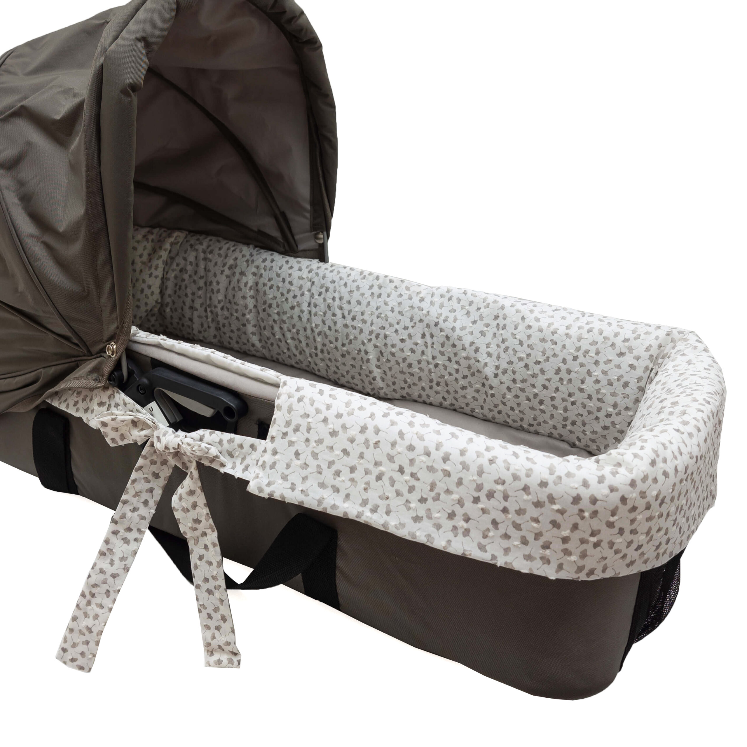 Disfruta de tu capazo con su funda en varios colores para elegir.