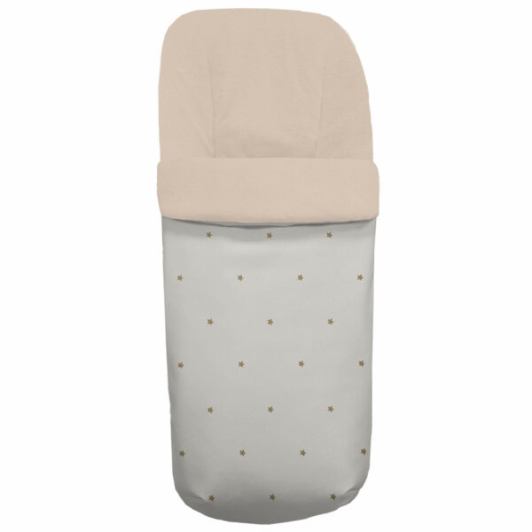 Saco para silla modelo gemelar en tejido polipiel crudo con bordado de estrellas tostado. Interior en napoles camel