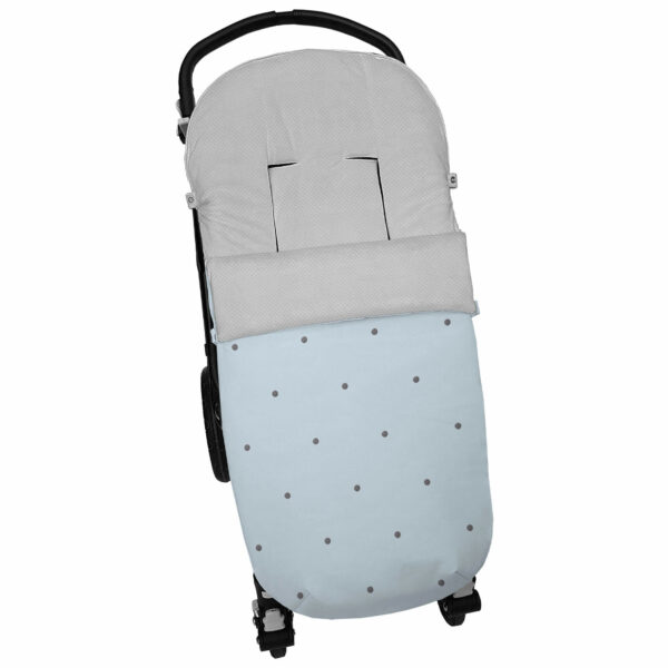 Saco para silla modelo universal en tejido polipiel celeste con bordado de bodoques gris. Interior en napoles gris