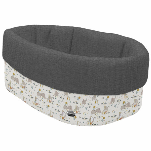 Cesta de Baño por fuera en tejido polipiel estampada Izan Leroy; por dentro tejido villela de algodón en liso color gris marengo