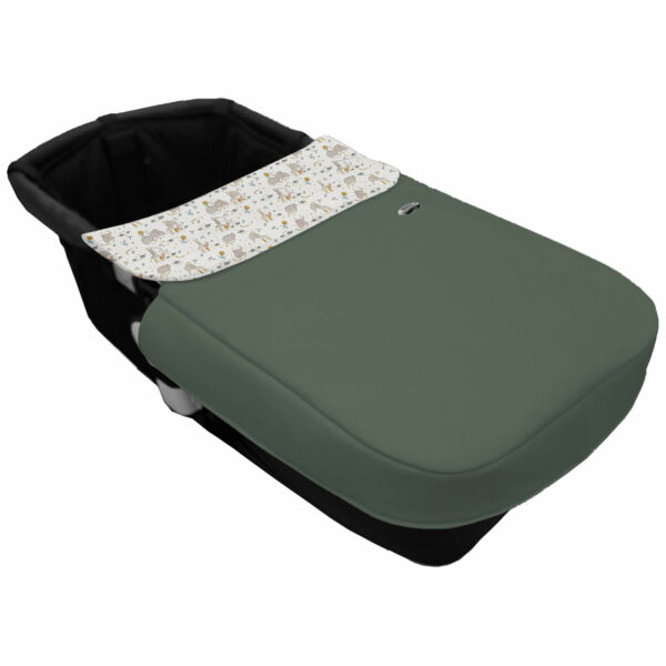 Colcha para Capazo con Cinturón en tejido polipiel muy suave color verde. Para el babero pelo estampado Erick