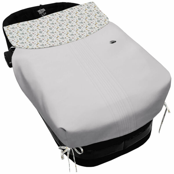 Colcha para Capazo con Lazos en tejido polipiel muy suave con jaretas color gris. Para el babero pelo estampado Zoe