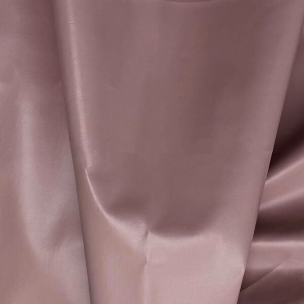 una polipiel muy suave y agradable. Para el interior pelo liso color arena